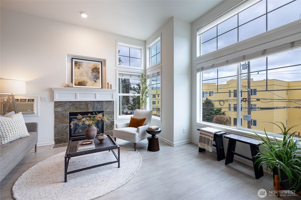 Photo of 1820 Franklin Avenue E, Seattle, WA 98102 (MLS # 2485950)