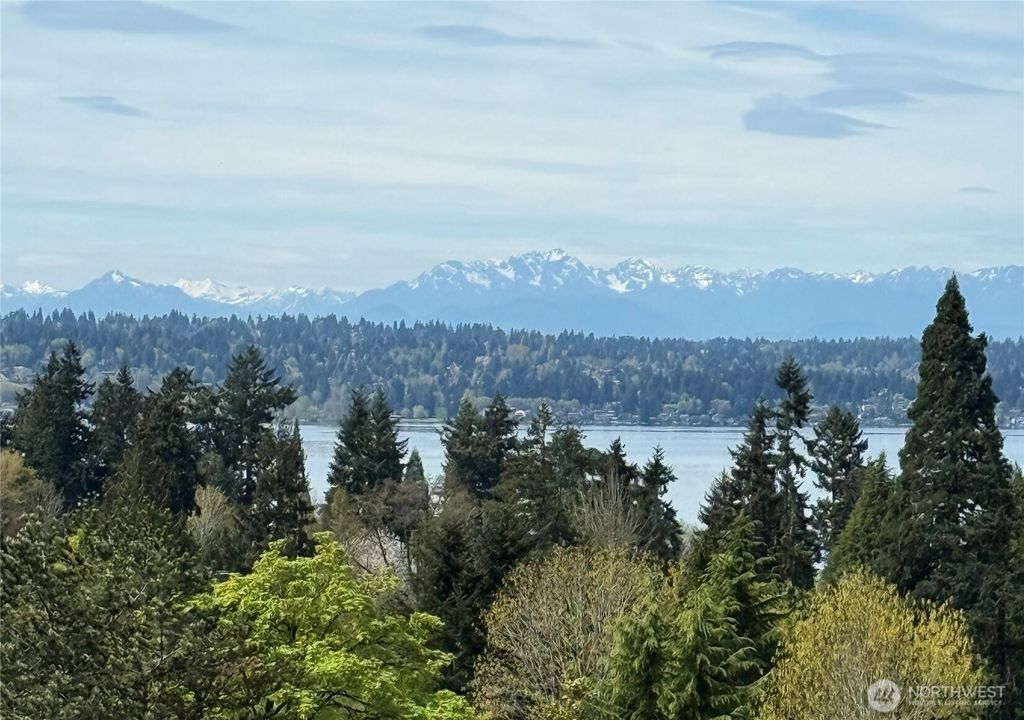 Photo of 208 19th Avenue, Kirkland, WA 98033 (MLS # 2498993)