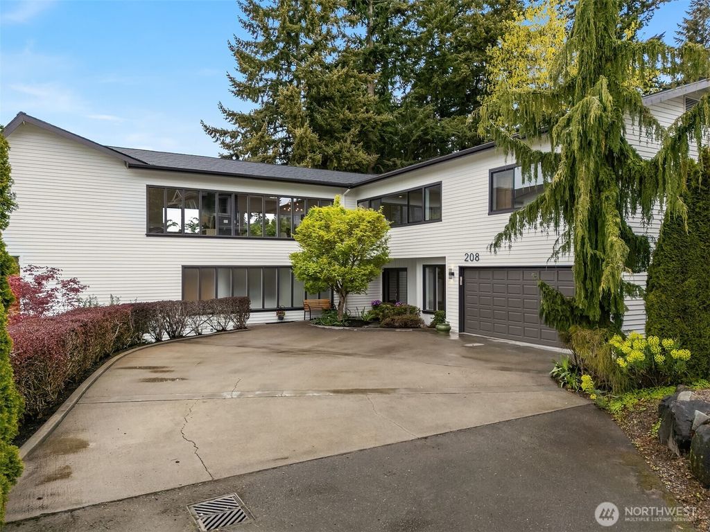 Photo of 208 19th Avenue, Kirkland, WA 98033 (MLS # 2498993)