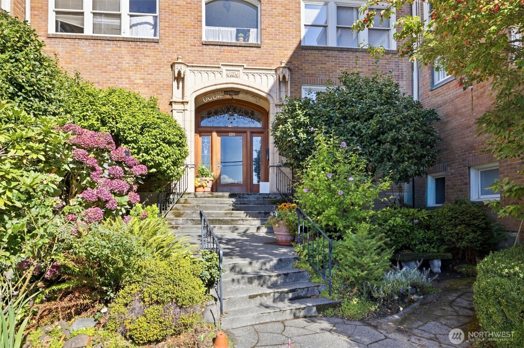 220 W Olympic Place 303