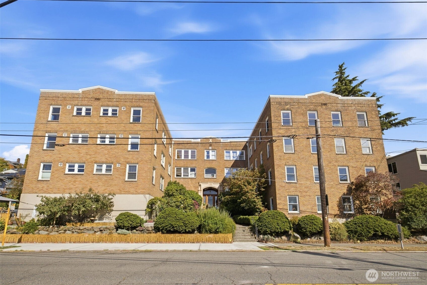 220 W Olympic Place 303