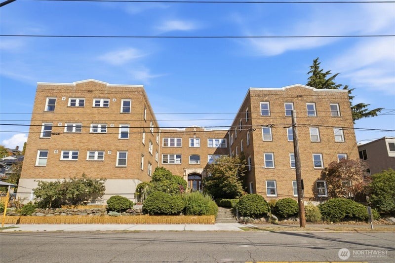 220 W Olympic Place 303