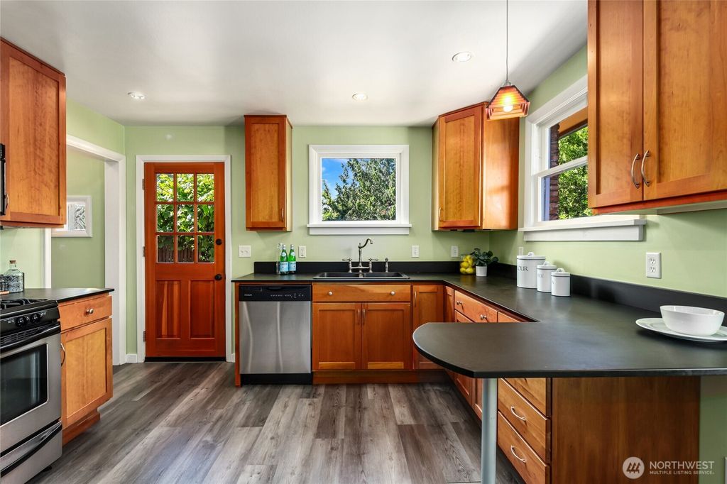 Photo of 327 NW 52nd Street, Seattle, WA 98107 (MLS # 2385714)