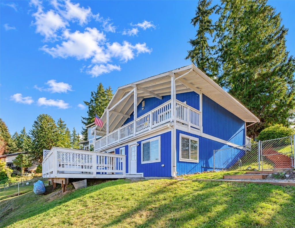 Photo of 17142 Lakepoint Drive SE, Yelm, WA 98597 (MLS # 2560736)