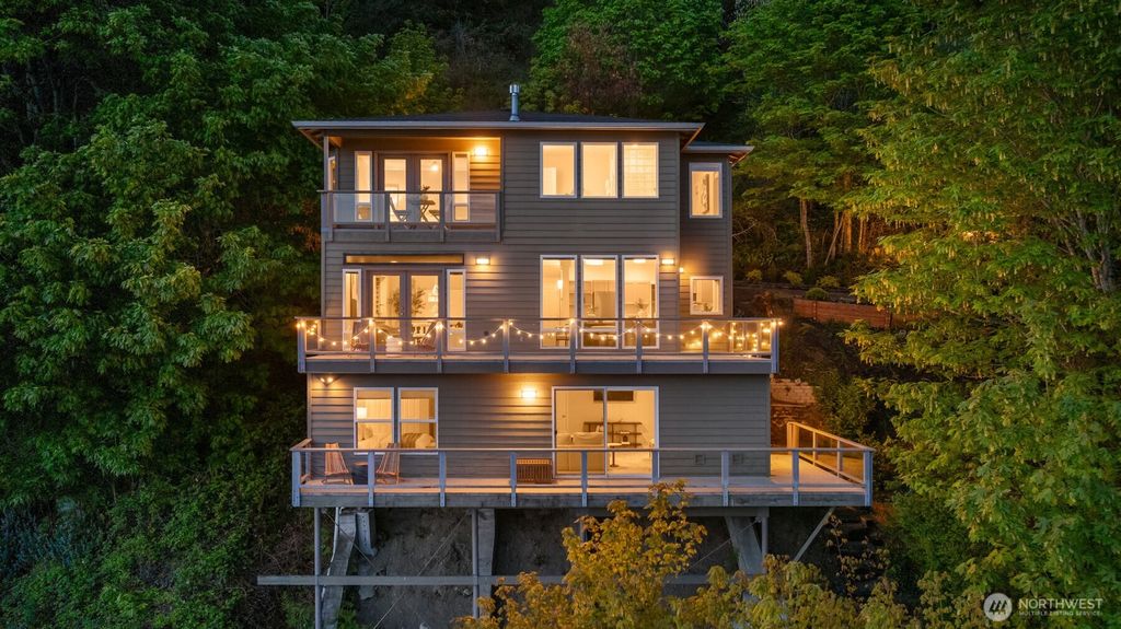 Photo of 10835 Arroyo Beach Place SW, Seattle, WA 98146 (MLS # 2512668)