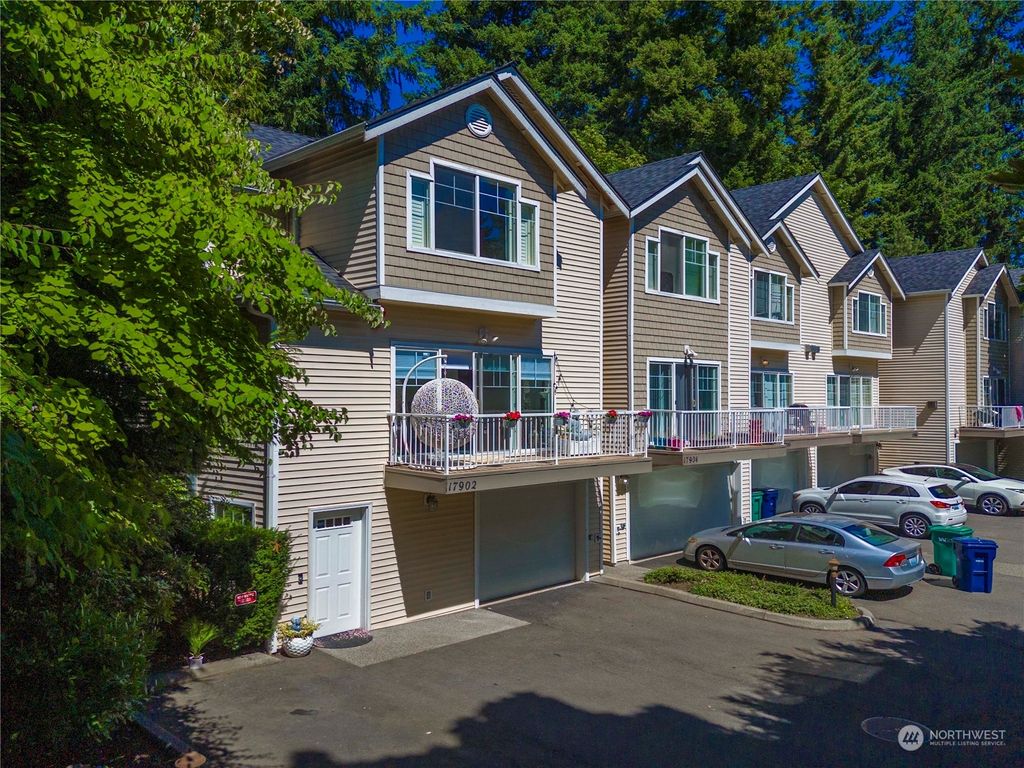 Photo of 17902 NE 90th Street, Redmond, WA 98052 (MLS # 2147788)