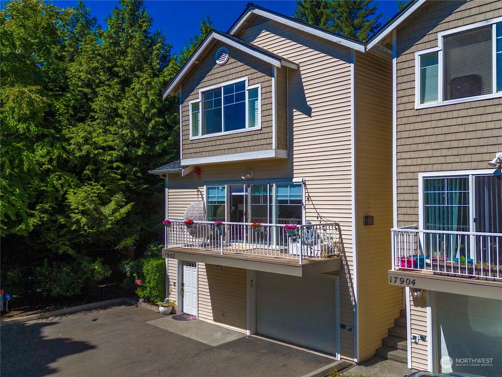 Photo of 17902 NE 90th Street, Redmond, WA 98052 (MLS # 2147788)