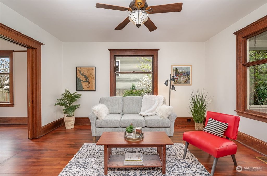 Photo of 1721 Hoyt Avenue, Everett, WA 98201 (MLS # 2220852)