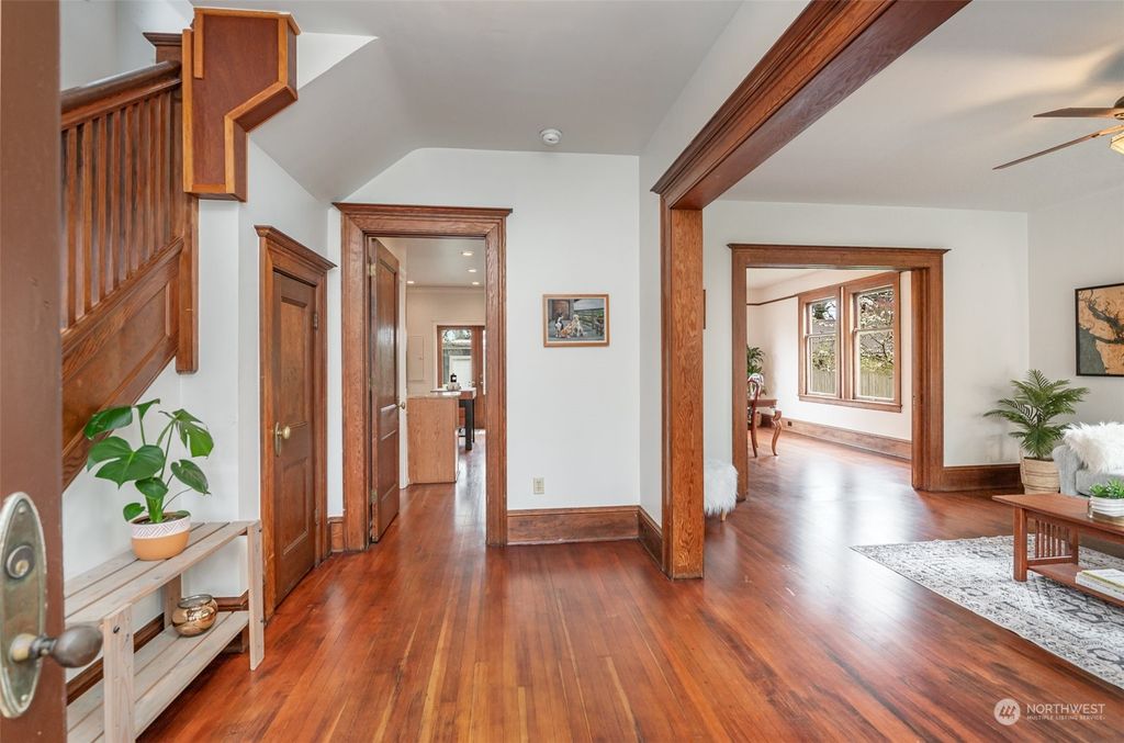 Photo of 1721 Hoyt Avenue, Everett, WA 98201 (MLS # 2220852)