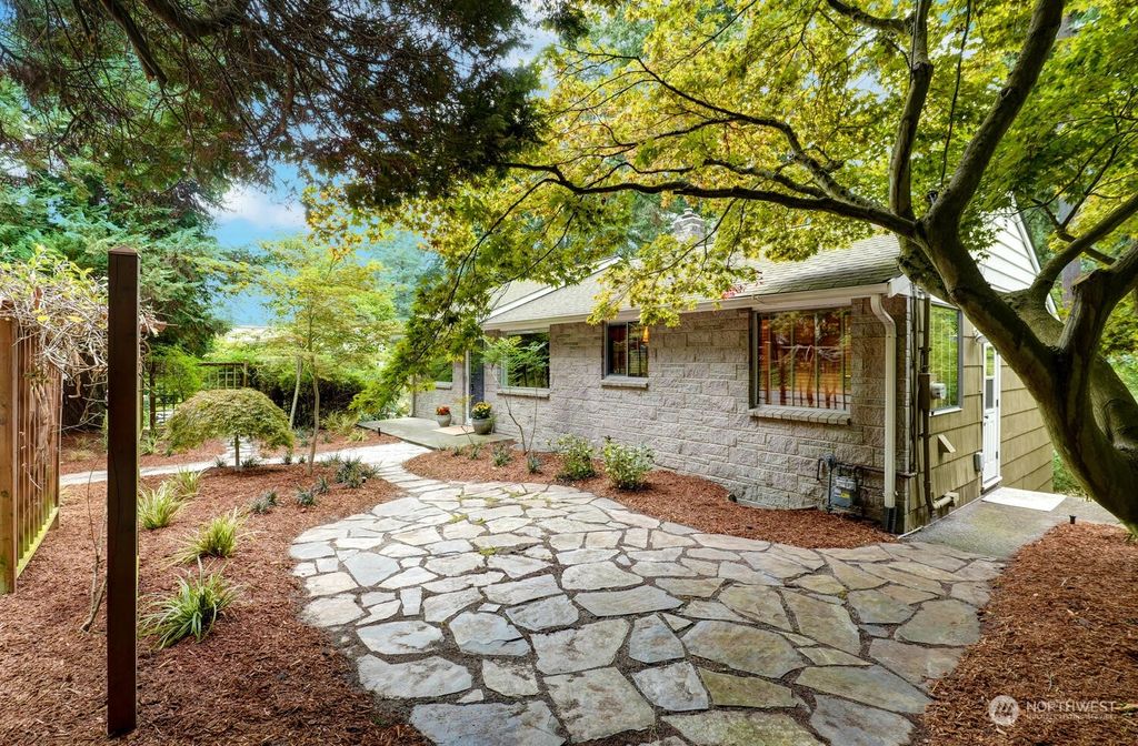 Photo of 12628 10th Avenue NE, Seattle, WA 98125 (MLS # 1989038)
