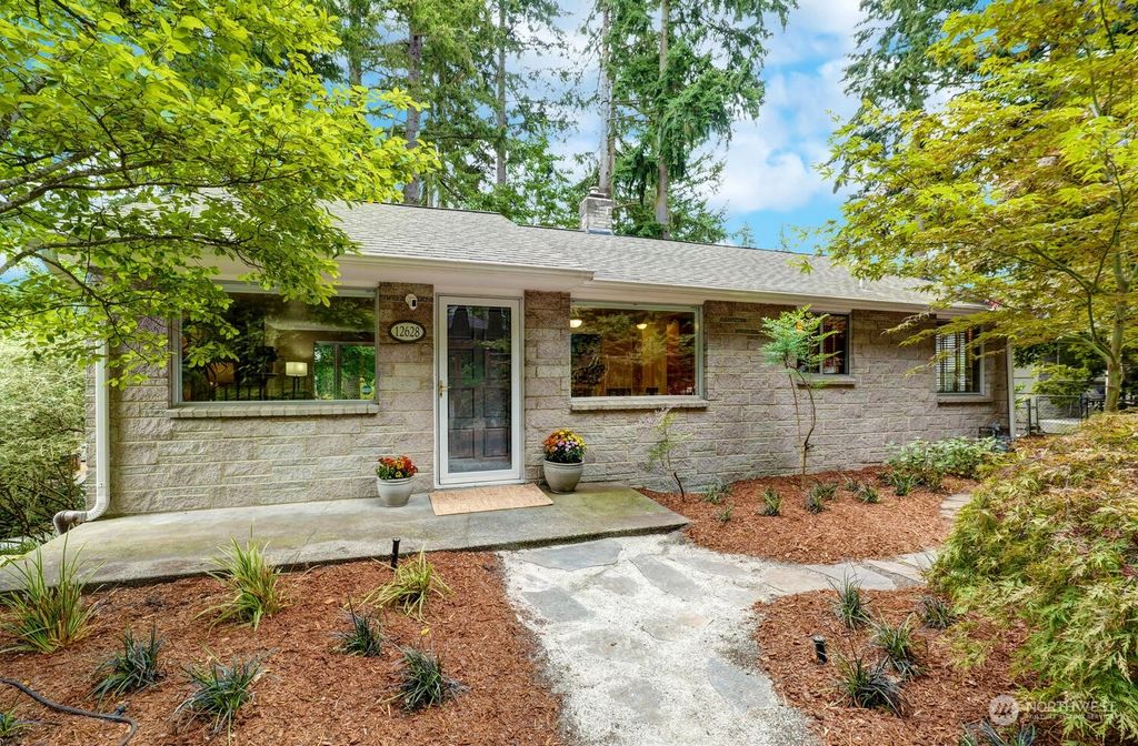 Photo of 12628 10th Avenue NE, Seattle, WA 98125 (MLS # 1989038)