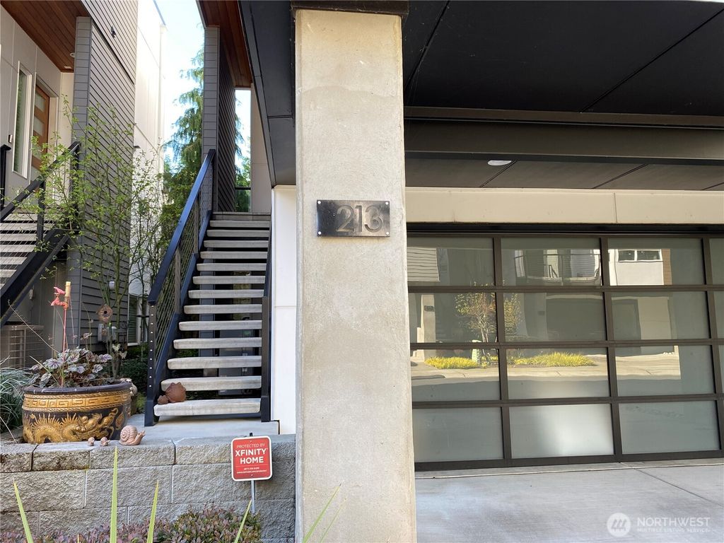 Photo of 213 4th Court S, Kirkland, WA 98033 (MLS # 2392840)