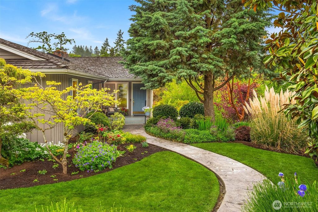 Photo of 7915 SE 34th Street, Mercer Island, WA 98040 (MLS # 2384605)