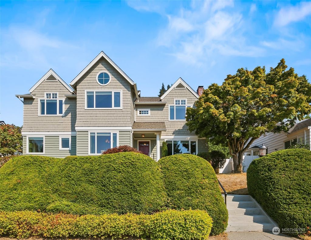 Photo of 4516 Stanford Avenue NE, Seattle, WA 98105 (MLS # 1989871)