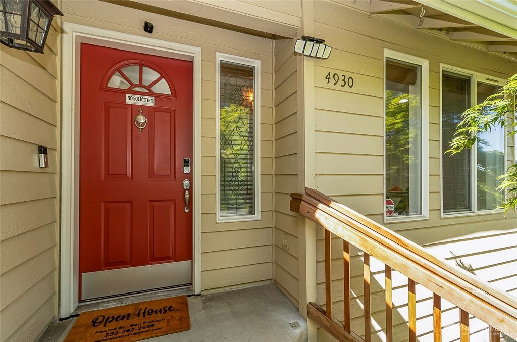 Photo of 4930 Narbeck Avenue, Everett, WA 98203 (MLS # 2523653)