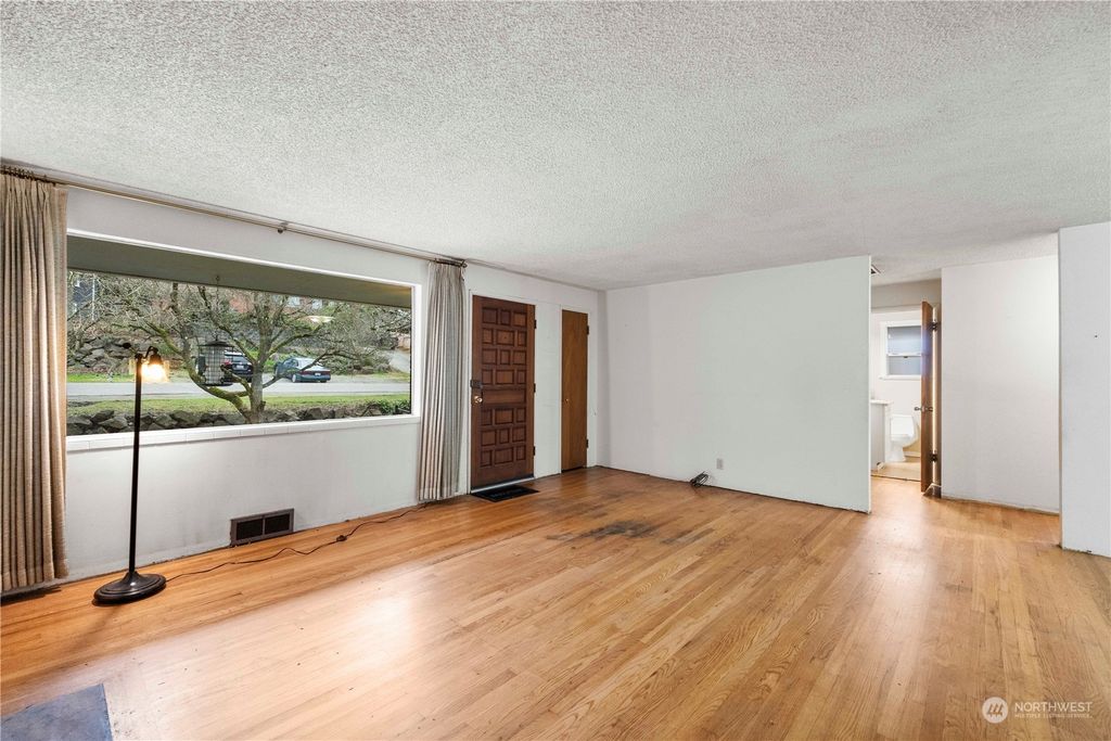 Photo of 19563 3rd Avenue S, Des Moines, WA 98148 (MLS # 2187919)