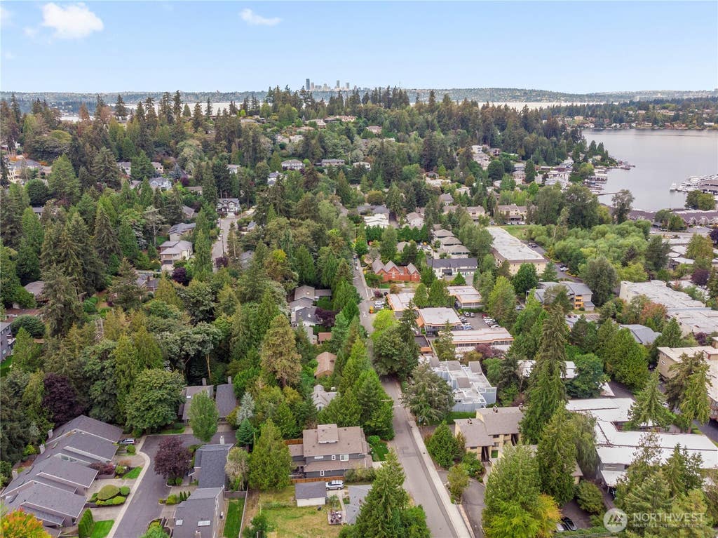 Photo of 10320 SE 6th Street #B6, Bellevue, WA 98004 (MLS # 2572687)