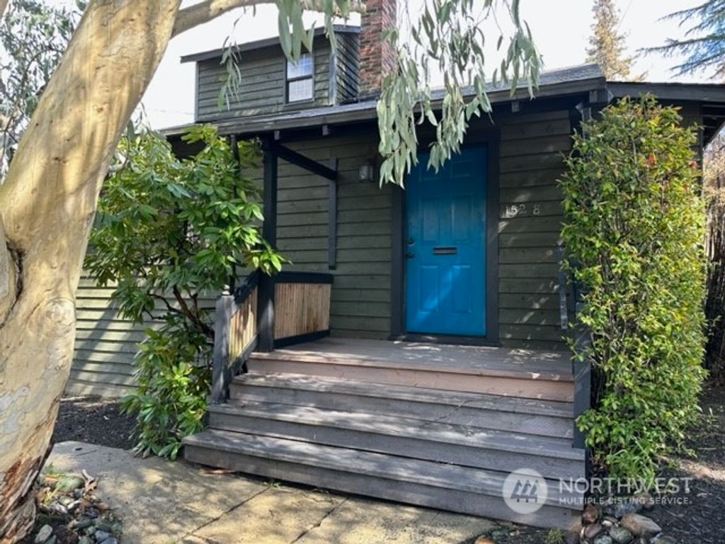 Photo of 1528 Martin Luther King Jr Way, Seattle, WA 98122 (MLS # 2053691)