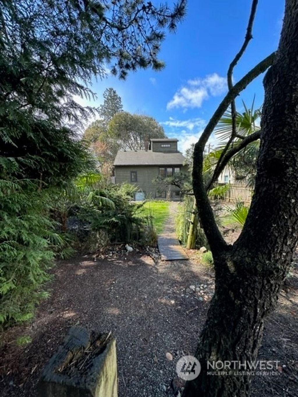 Photo of 1528 Martin Luther King Jr Way, Seattle, WA 98122 (MLS # 2053691)