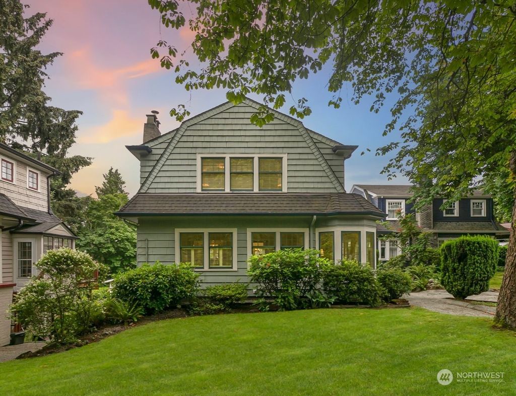Photo of 162 McGraw Place, Seattle, WA 98109 (MLS # 2258239)
