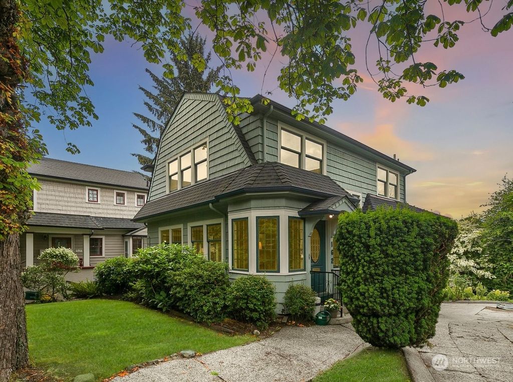 Photo of 162 McGraw Place, Seattle, WA 98109 (MLS # 2258239)