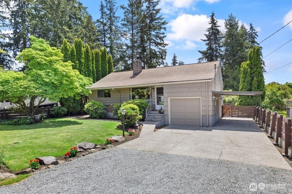 Photo of 515 NE 123rd Street, Seattle, WA 98125 (MLS # 2434993)