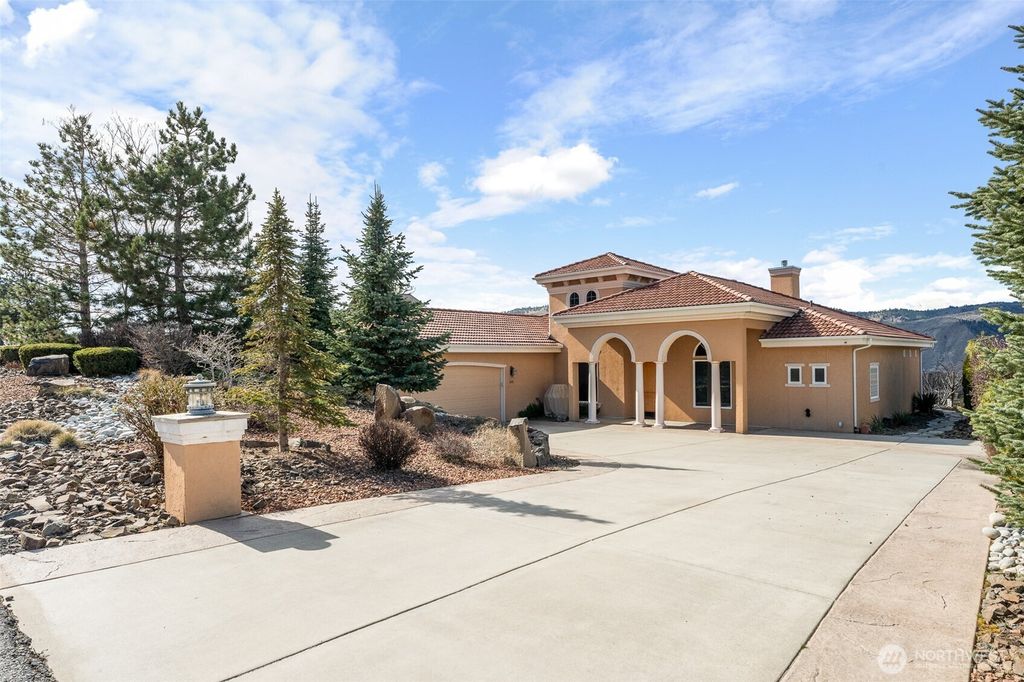 Photo of 502 Desert Canyon Boulevard, Orondo, WA 98843 (MLS # 2471845)