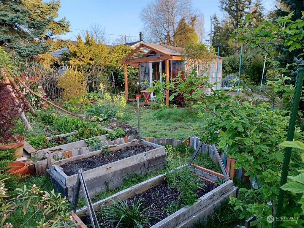 Photo of 1307 SW 116th Street, Burien, WA 98146 (MLS # 2147825)