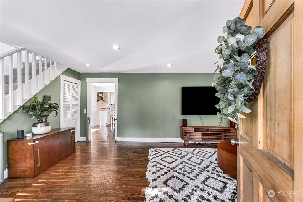 Photo of 5401 26th Avenue SW, Seattle, WA 98106 (MLS # 2134567)