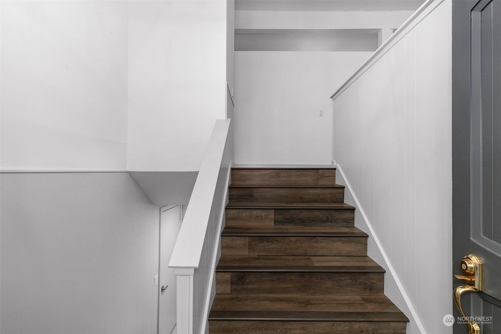 Photo of 6720 121st Avenue SE, Bellevue, WA 98006 (MLS # 2002365)