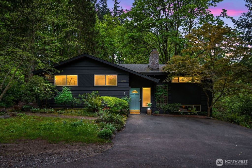 Photo of 19207 40th Place NE, Lake Forest Park, WA 98155 (MLS # 2519098)