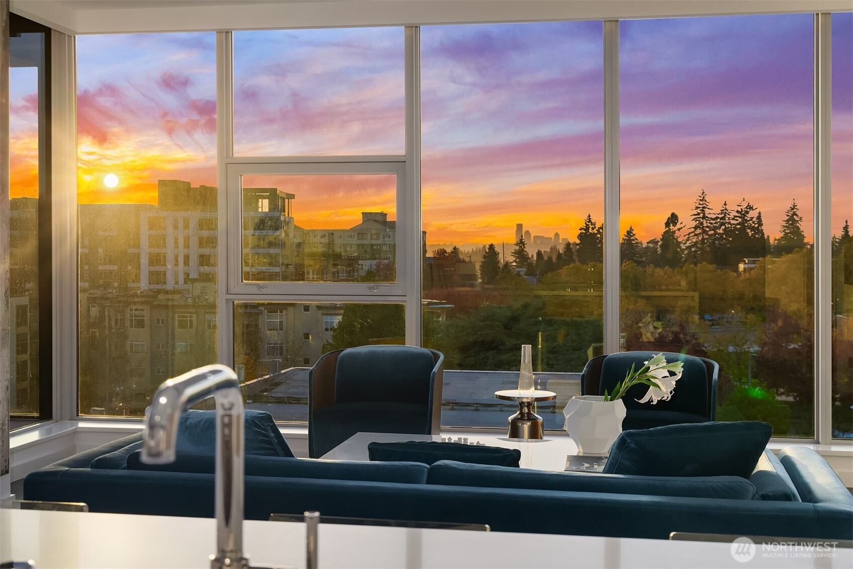 188 Bellevue Way NE 707