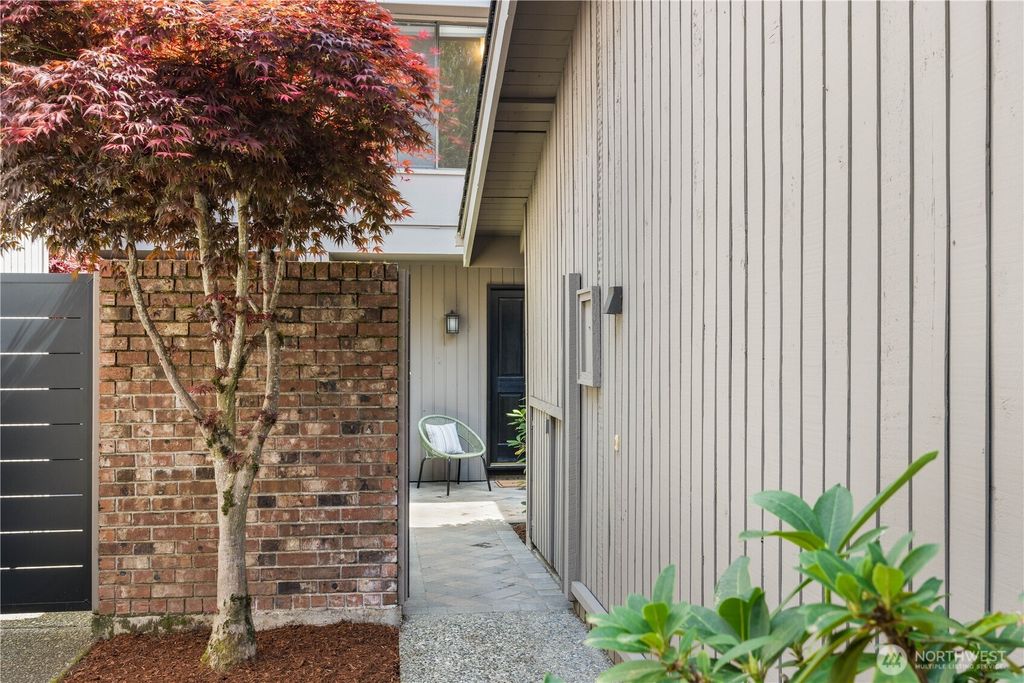 Photo of 130 141st Place NE, Bellevue, WA 98007 (MLS # 2516216)