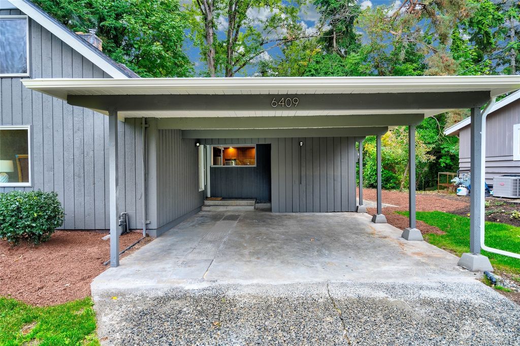 Photo of 6409 NE 154th Street, Kenmore, WA 98028 (MLS # 2171100)