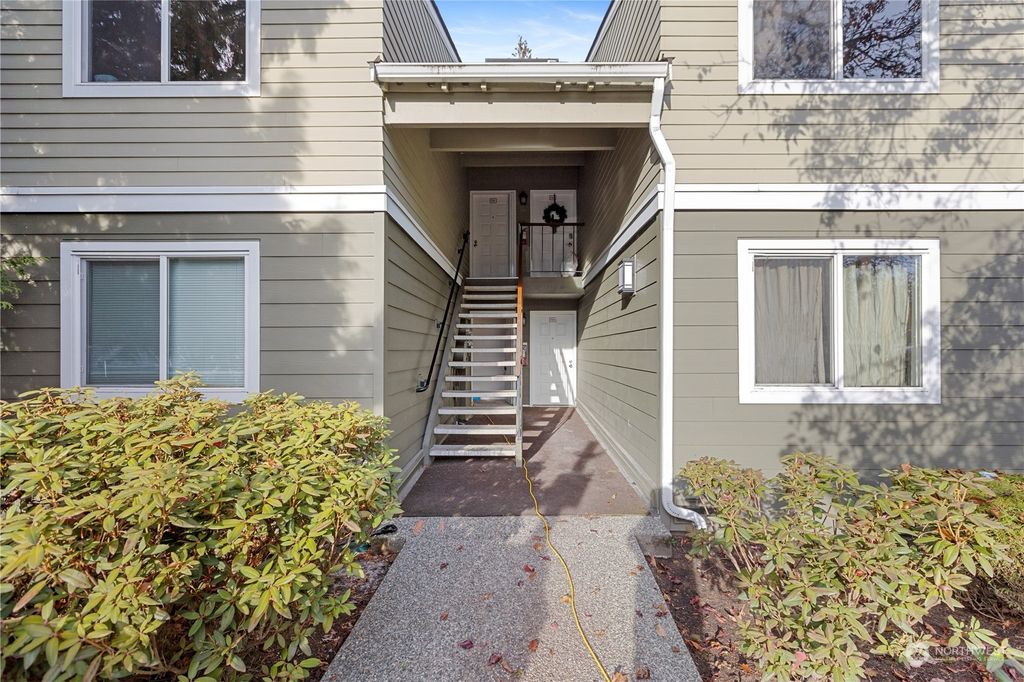 Photo of 820 E Cady Road #F207, Everett, WA 98203 (MLS # 2019266)