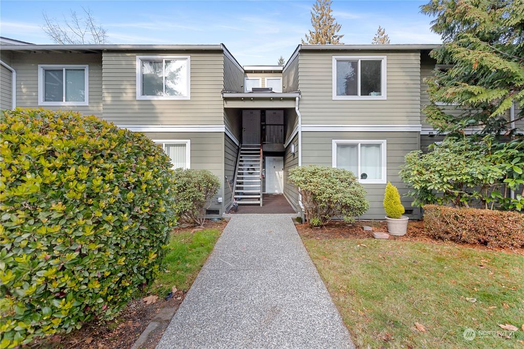 Photo of 820 E Cady Road #F207, Everett, WA 98203 (MLS # 2019266)
