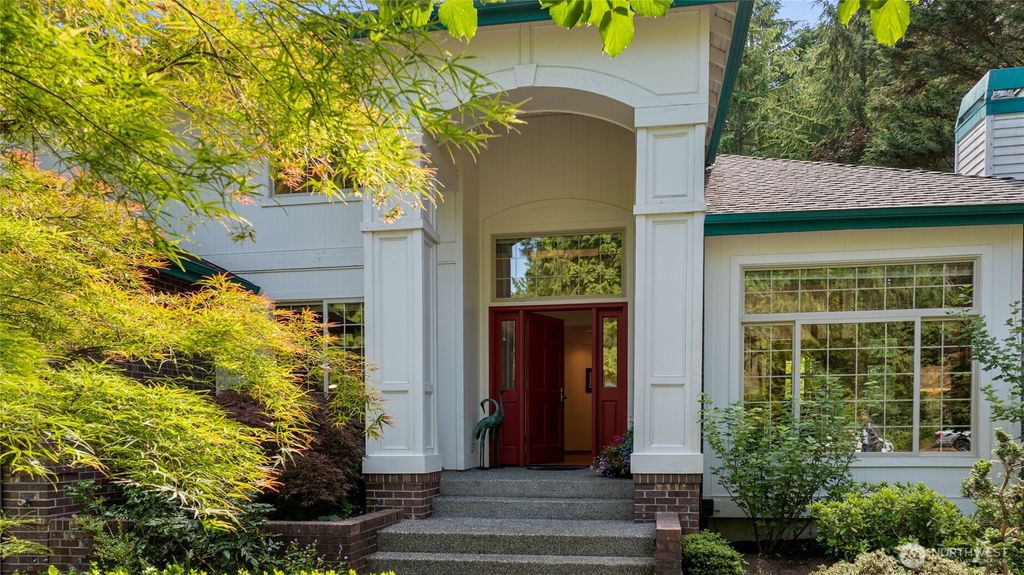 Photo of 14612 255th Lane SE, Issaquah, WA 98027 (MLS # 2395365)