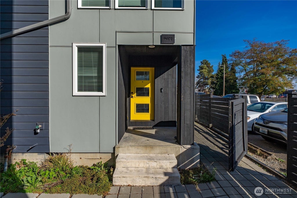 Photo of 9462 SW 20th Avenue SW, Seattle, WA 98106 (MLS # 2587340)
