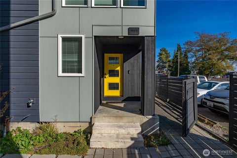 Photo of 9462 SW 20th Avenue SW, Seattle, WA 98106 (MLS # 2587340)
