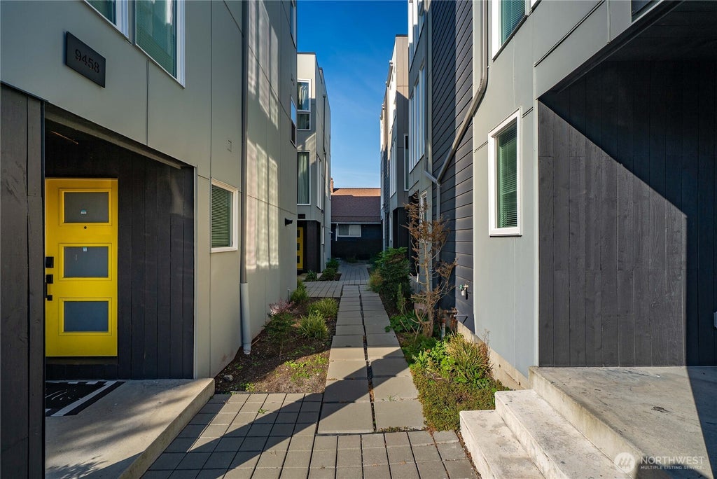 Photo of 9462 SW 20th Avenue SW, Seattle, WA 98106 (MLS # 2587340)