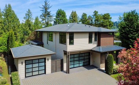 Photo of 11276 SE 32nd Lane, Bellevue, WA 98004 (MLS # 2515148)