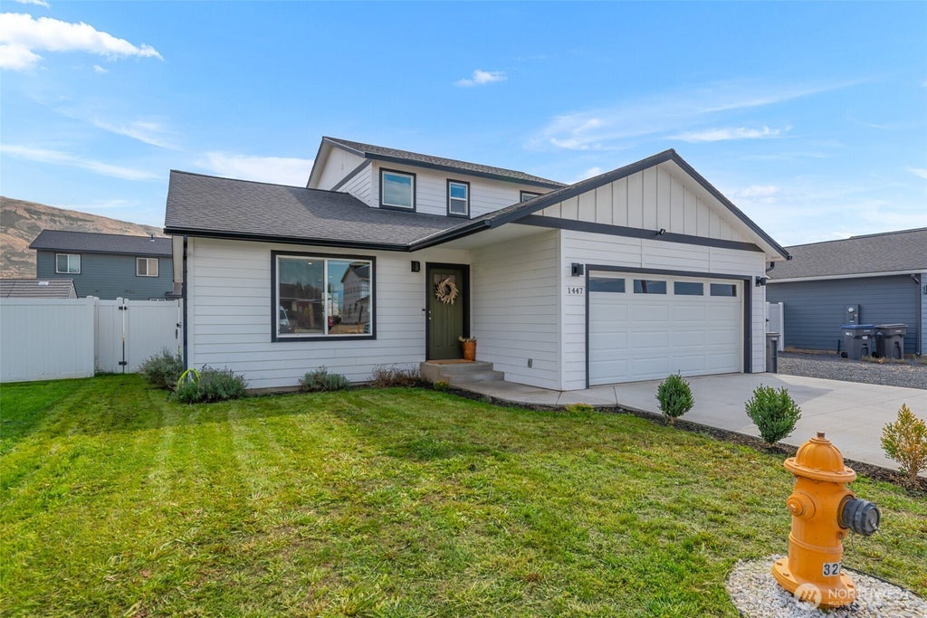 Photo of 1447 Curtis Drive, Rock Island, WA 98850 (MLS # 2580459)