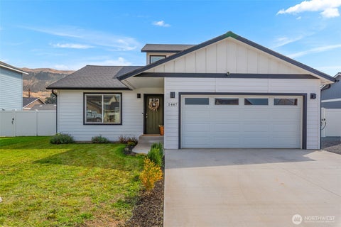 Photo of 1447 Curtis Drive, Rock Island, WA 98850 (MLS # 2580459)