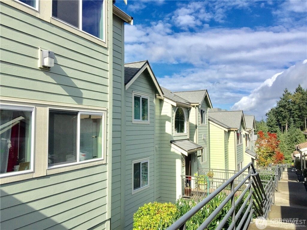Photo of 3819 130th Lane SE #E6, Bellevue, WA 98006 (MLS # 2527082)
