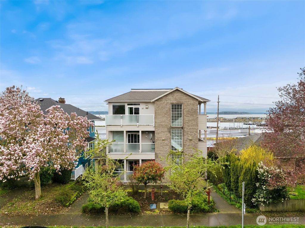 Photo of 2420 Grand Avenue #303, Everett, WA 98201 (MLS # 2496300)