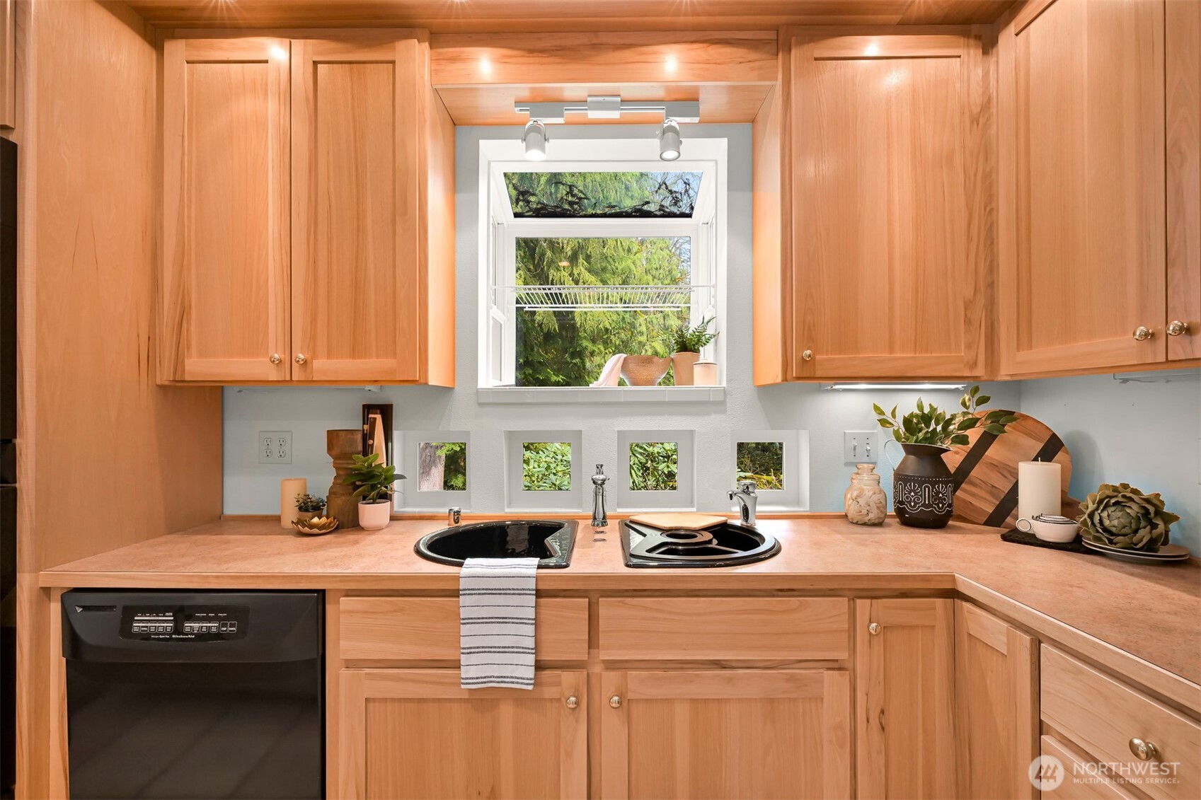 Bellingham, Washington 98229, United States, 3 Bedrooms Bedrooms, ,3 BathroomsBathrooms,Residential,Active,111211