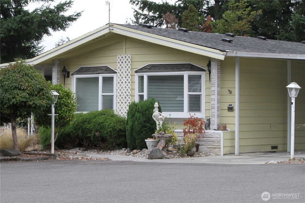 Photo of 2500 S 370th Street #206, Federal Way, WA 98003 (MLS # 2575581)