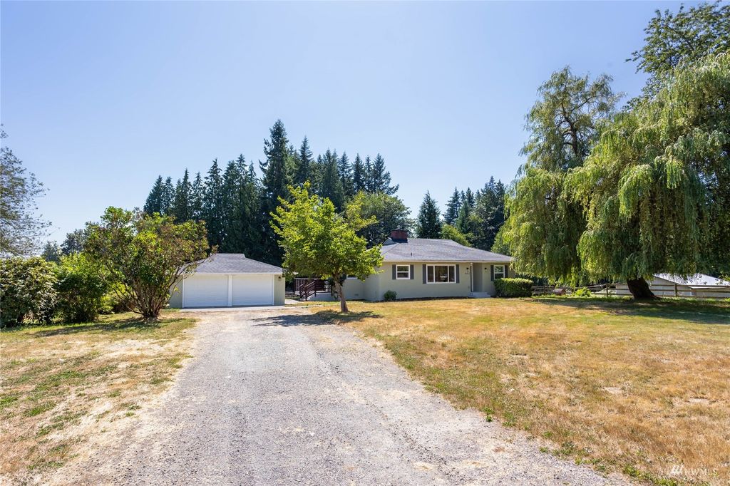 Photo of 402 308th Street NE, Stanwood, WA 98292 (MLS # 1983098)