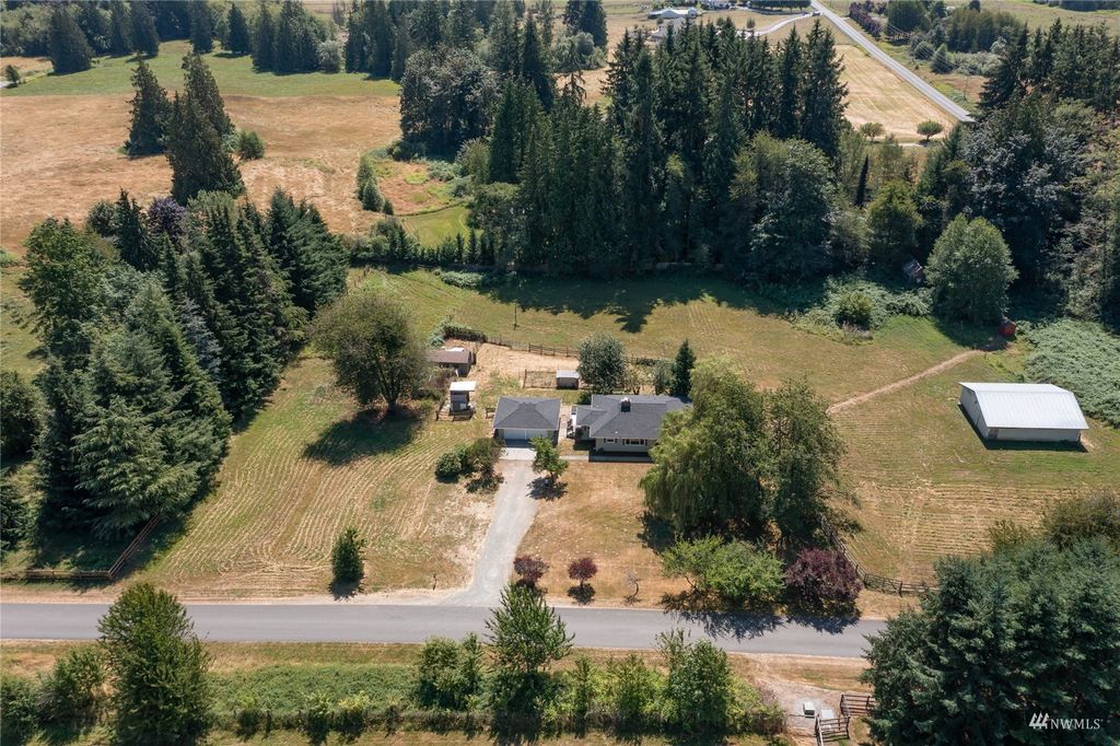 Photo of 402 308th Street NE, Stanwood, WA 98292 (MLS # 1983098)