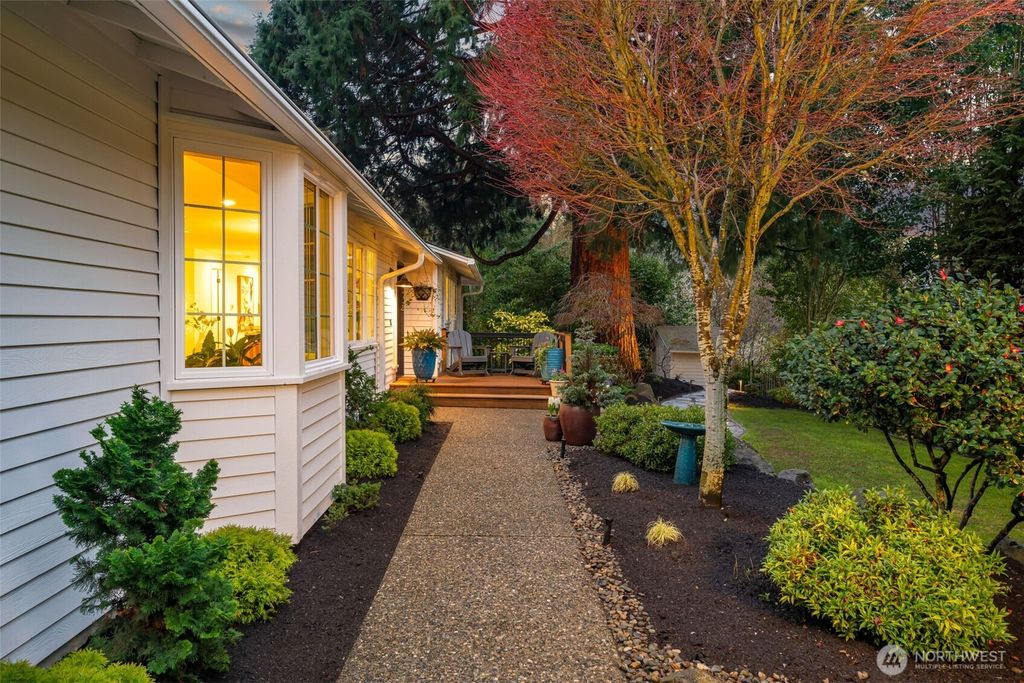 Photo of 423 SW 189th Place, Normandy Park, WA 98166 (MLS # 2484520)